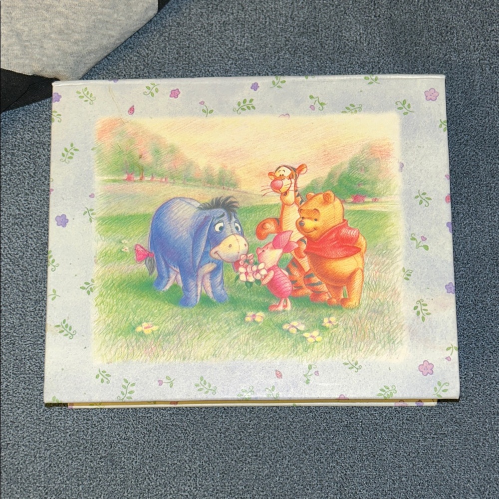 NWT Disney Character Stationery Box- Pooh and Friends. Cards, pencil, stickers - Picture 2 of 12